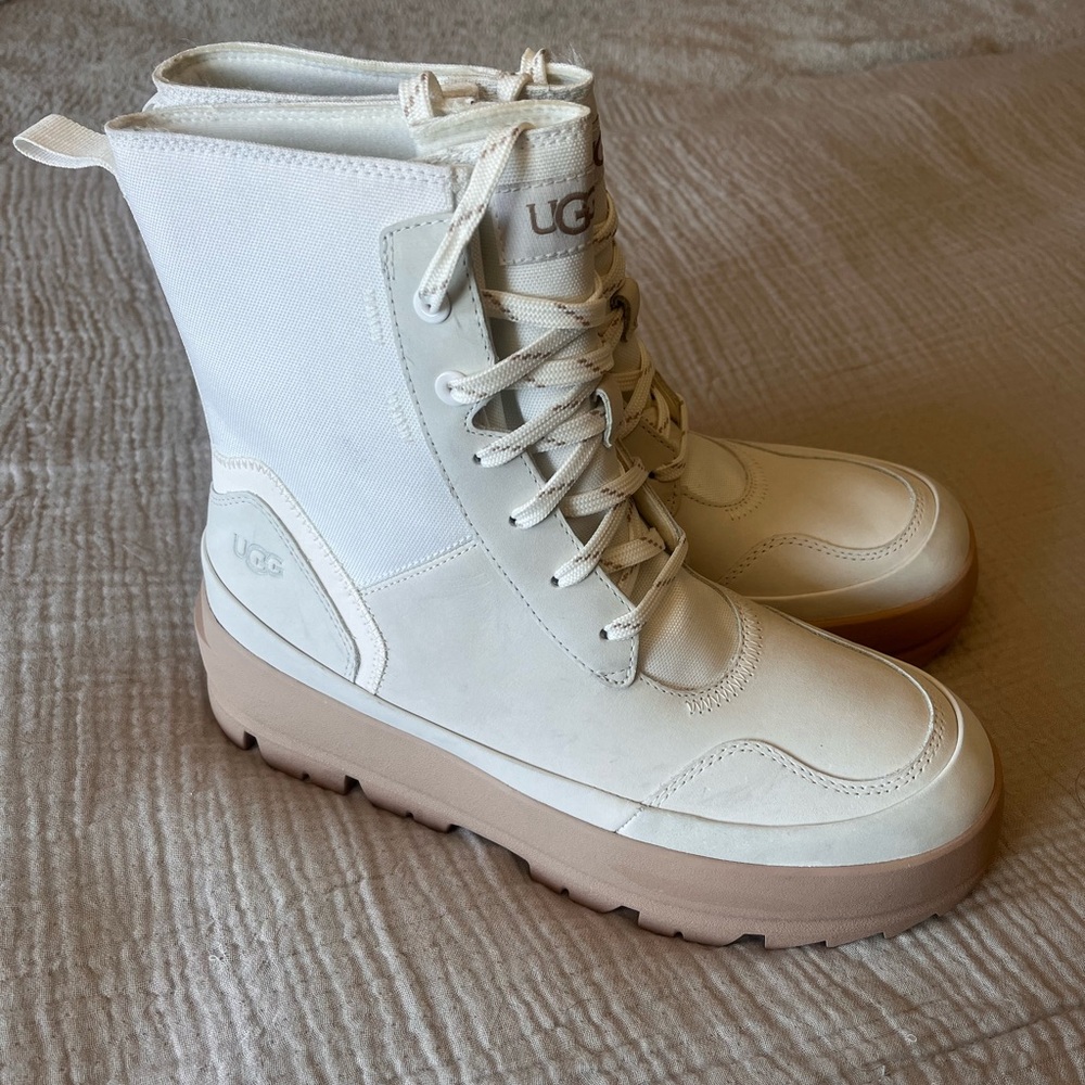 NWOB!! Ugg Lug Lace Up Waterproof Platform Boots